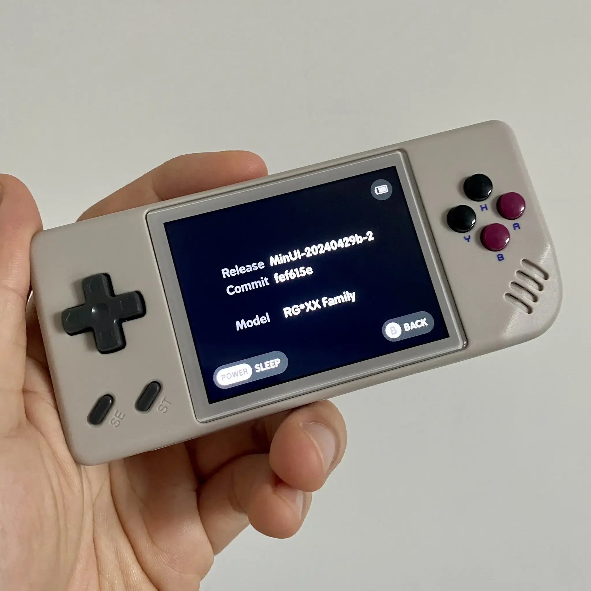 anbernic-rg28xx-retro-handheld-gaming-console-5.webp__PID:987eed69-cb48-4be7-abcc-5174ad145406