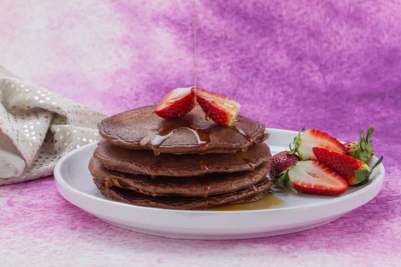 Healthy Chocolate Protein Pancakes – Kayla Itsines