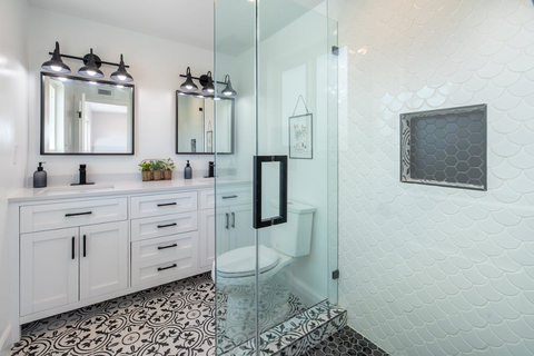 accent mosaic tile niche in shower