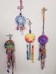 Easy mini dream catcher tutorial for kids | Creative Corner Studio 