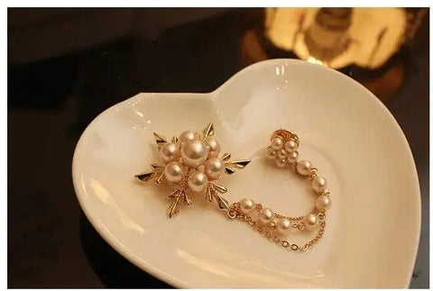 pearl flower brooch in a beige plate