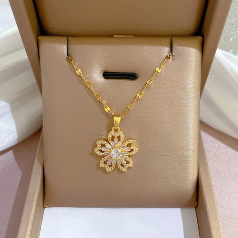 Young Luxury Flower Diamond Necklace ina jewelry box