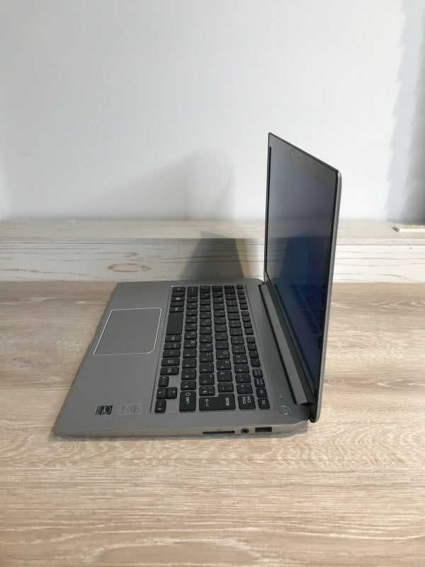 Dynabook　東芝　PVZ73TS-NWB　i7 SSD256GB