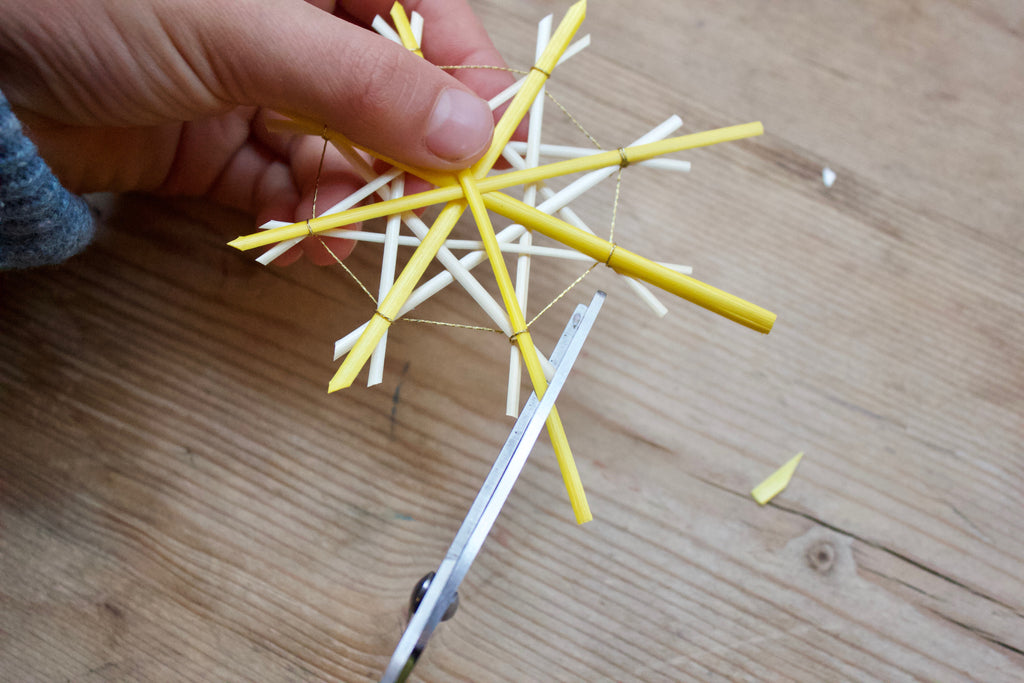 How to Make a Straw Star  Straw crafts, Diy straw, Straw decorations
