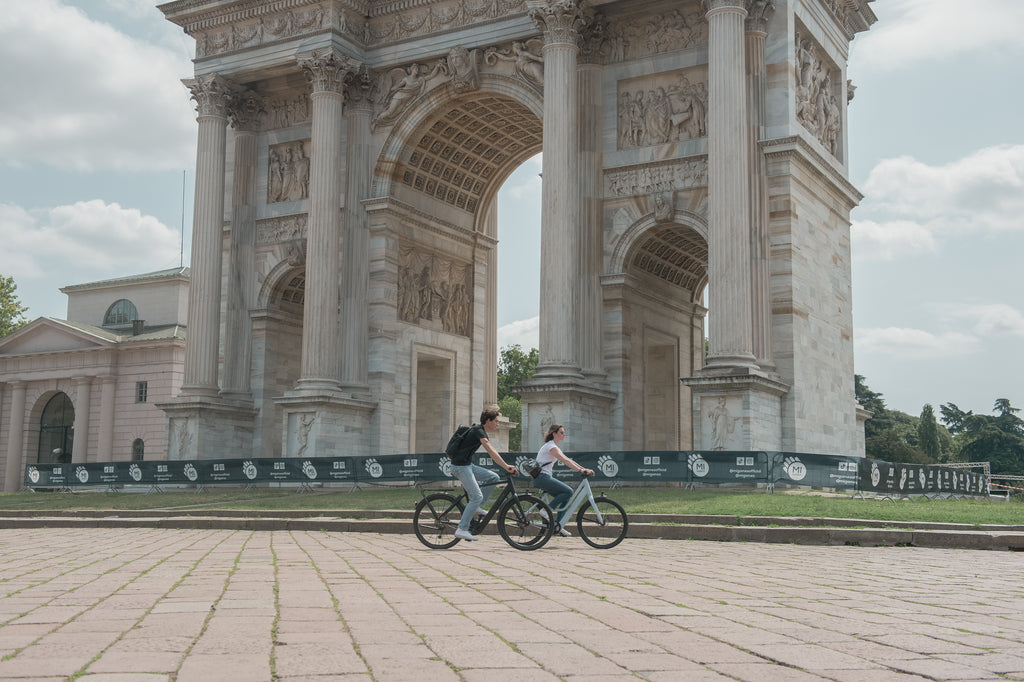 Riding the EVIE S1 and T1 across the Arco della Pace