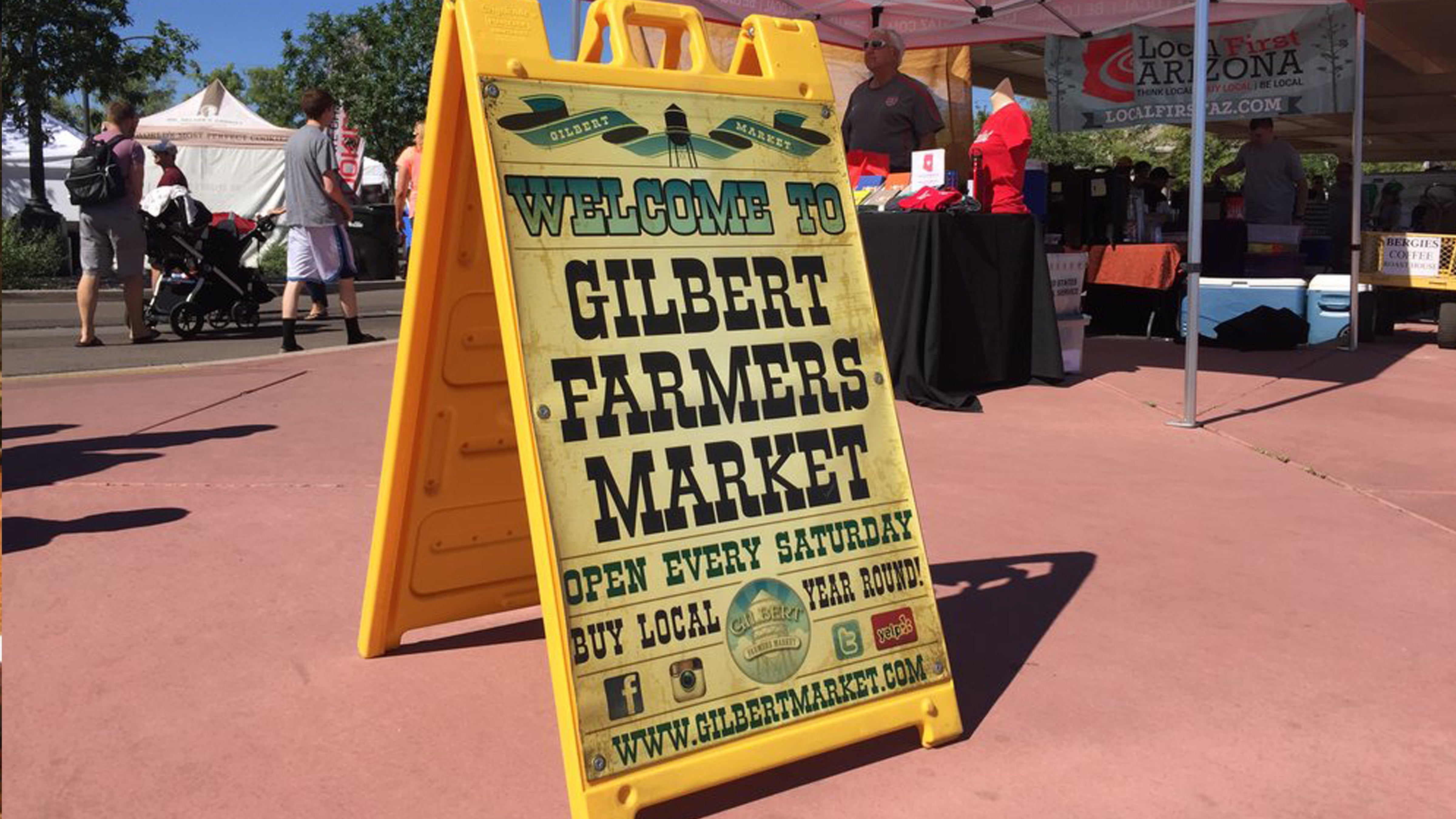 Picture of the a sign that says Welcome to Gilbert Farmers Market