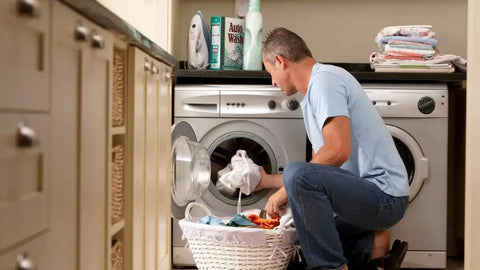 a-que-hora-poner-la-lavadora-para-ahorrar-blog-qubbos