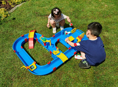 children playing with aquaplay lock water playset