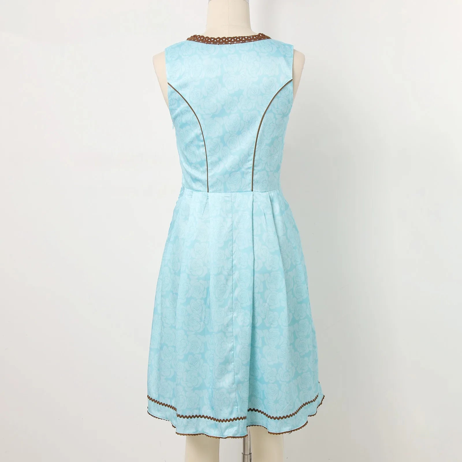 Traditional Bavarian Oktoberfest Costumes for Women - Image 4