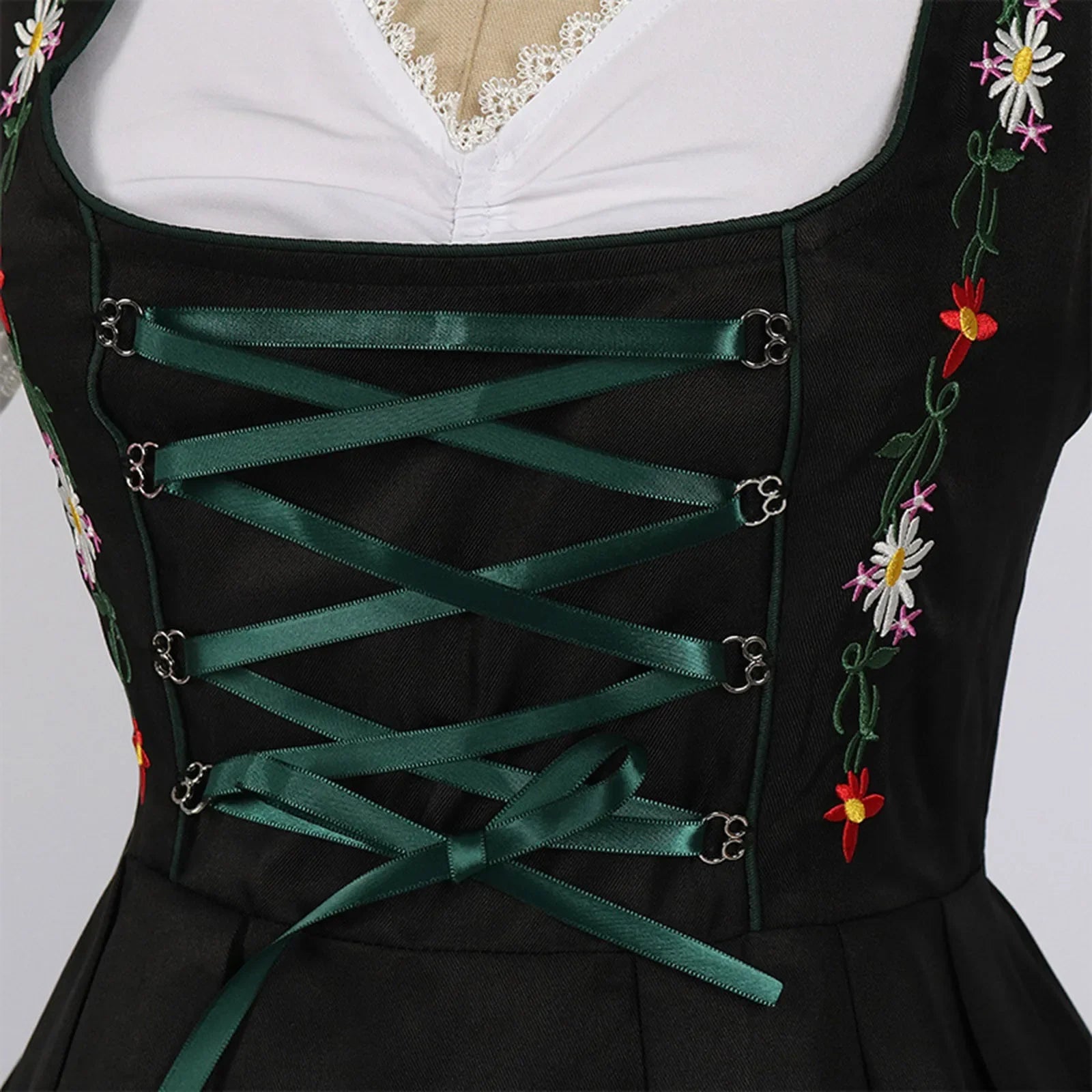 Traditional Bavarian Dirndl Dress for Oktoberfest Celebrations - Image 4