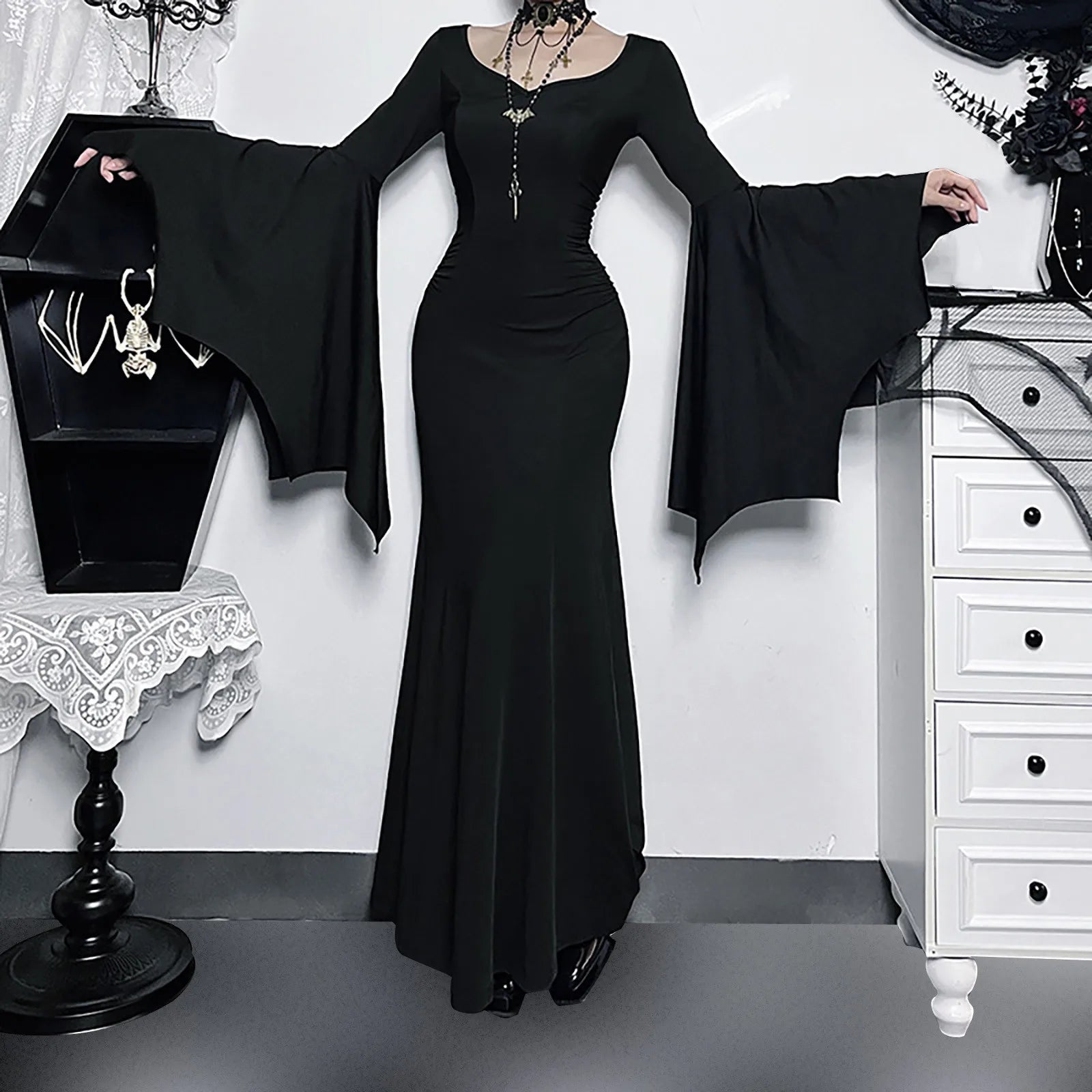Gothic Women�s Halloween Witch Outfit with Floor Train Dress - Image 5