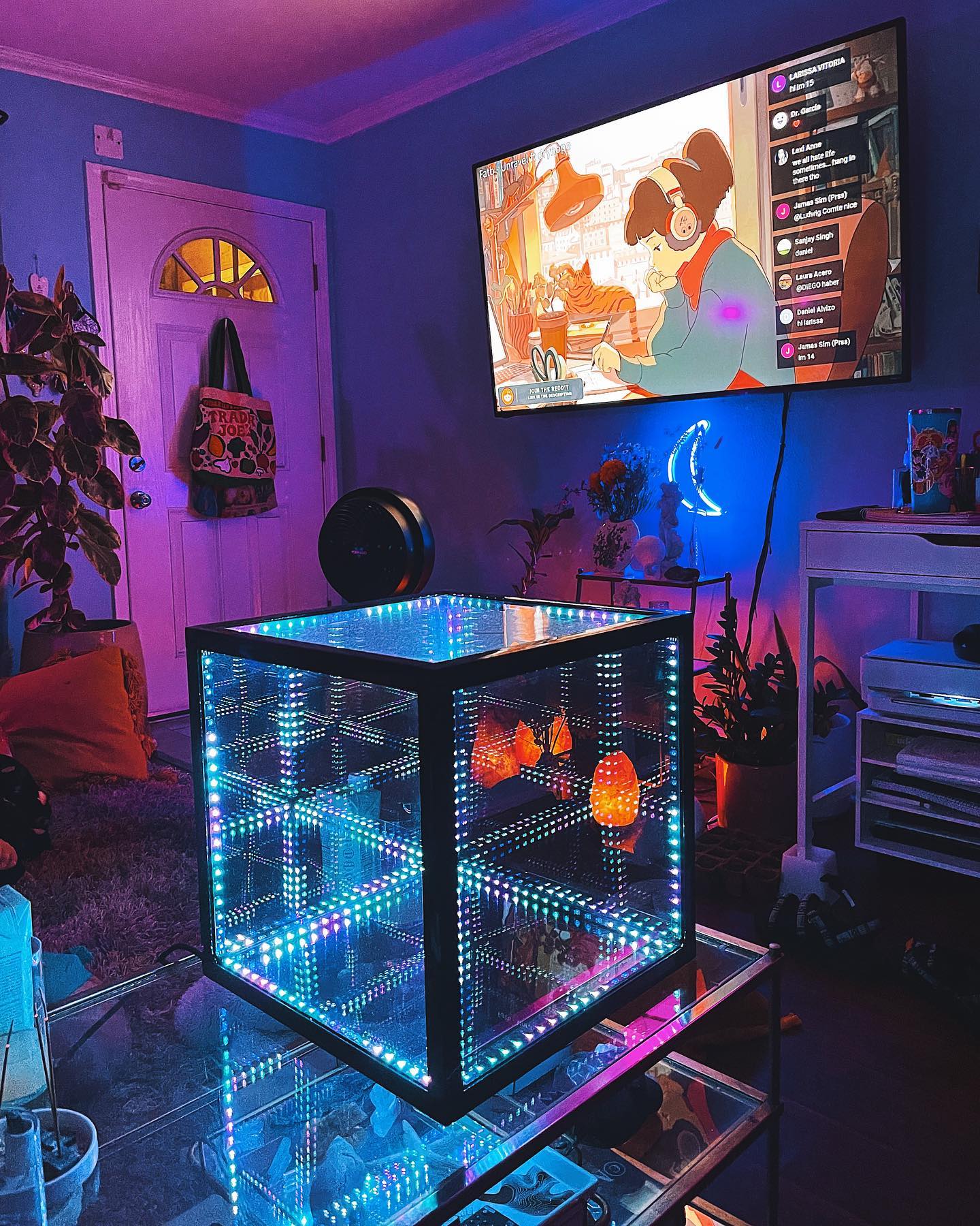 infinite cube in livingroom