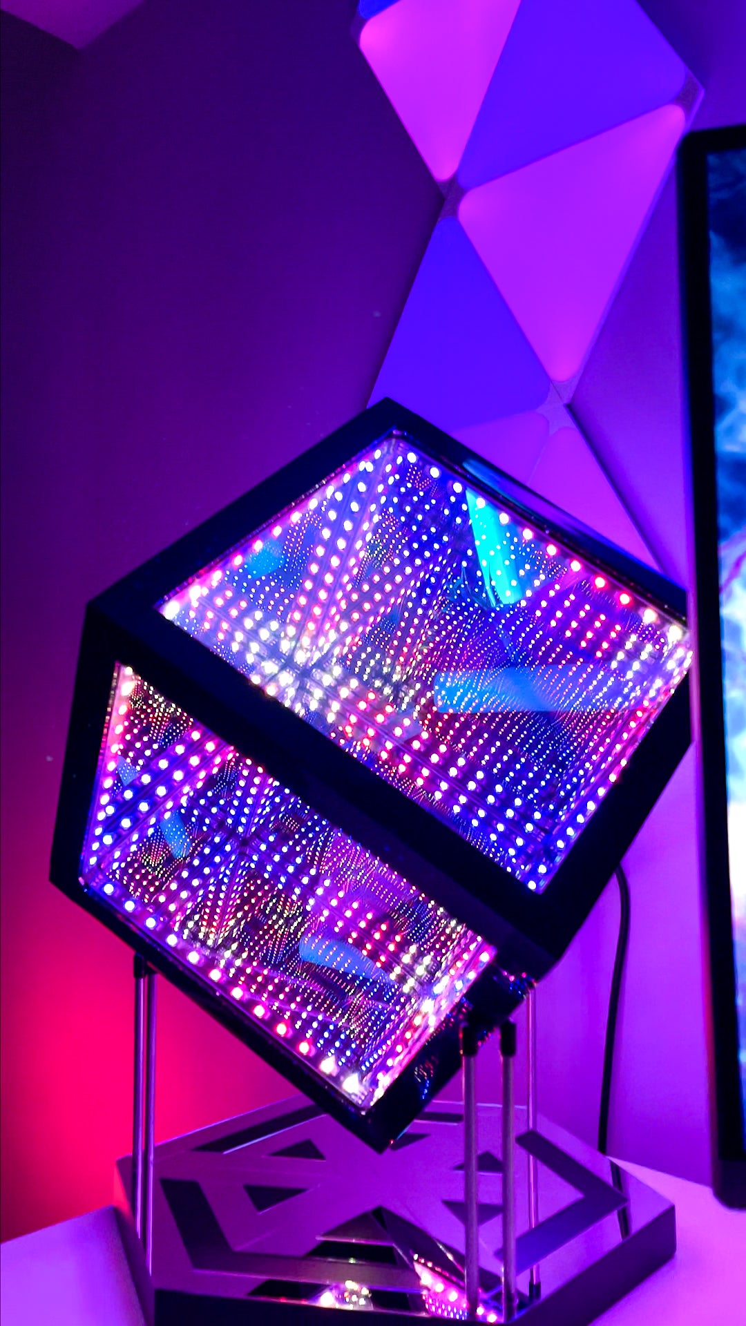 infinity cube lighting on stand