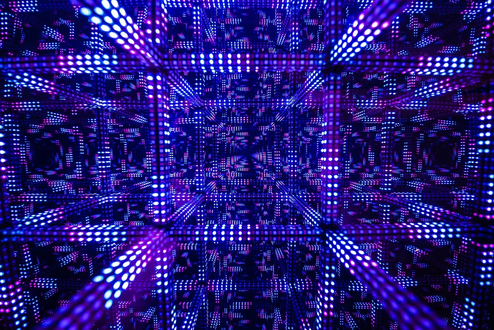 up close of infinity led cube