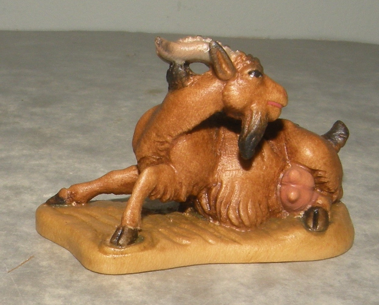 Goat lying-down ( 21303 ) ,   Folkloristic