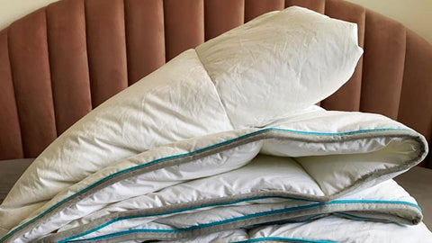 Duvet adalah isian yang dibuat khusus untuk mengisi quilt cover. Biasanya, isian duvet adalah microfiber atau dakron.