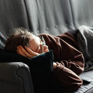Melakukan Aktivitas Relaksasi sebelum Tidur