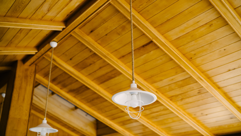 suspension blanche plafond en pente