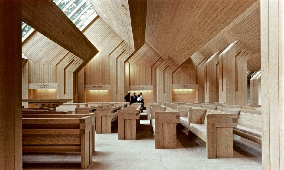 Interior of the Jaffe designed Jewish Center of the Hamptons | Adsum