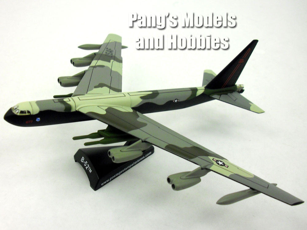 Boeing B-52 (BUFF) Stratofortress Bomber - Camo - 1/300 Scale Diecast – Pang's Models and Hobbies