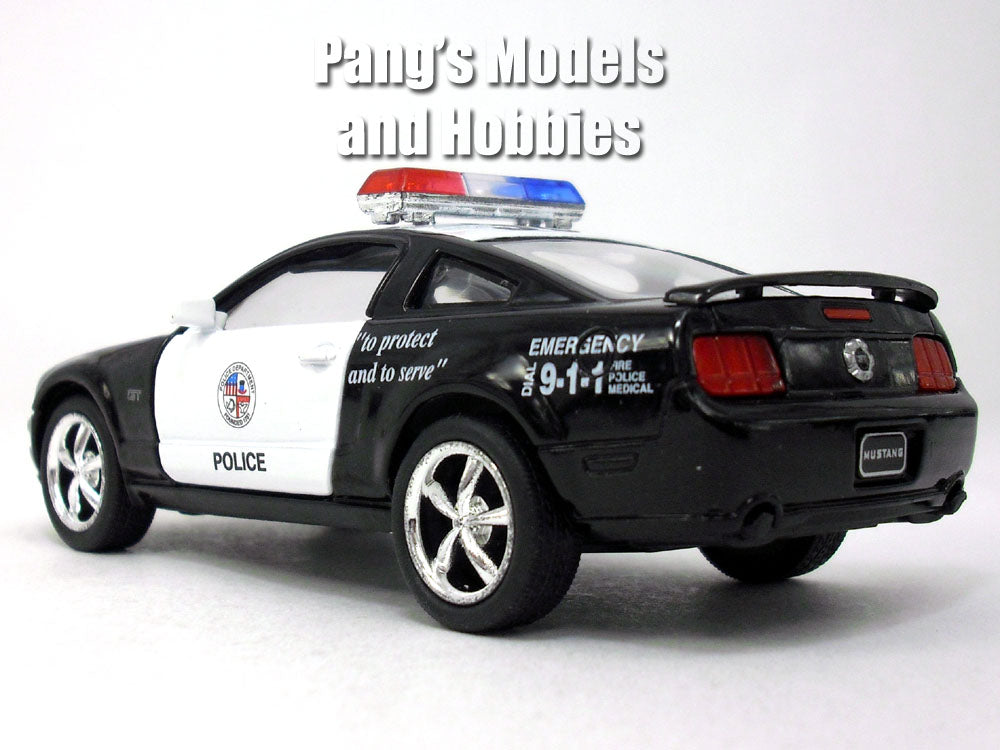 2005 mustang diecast