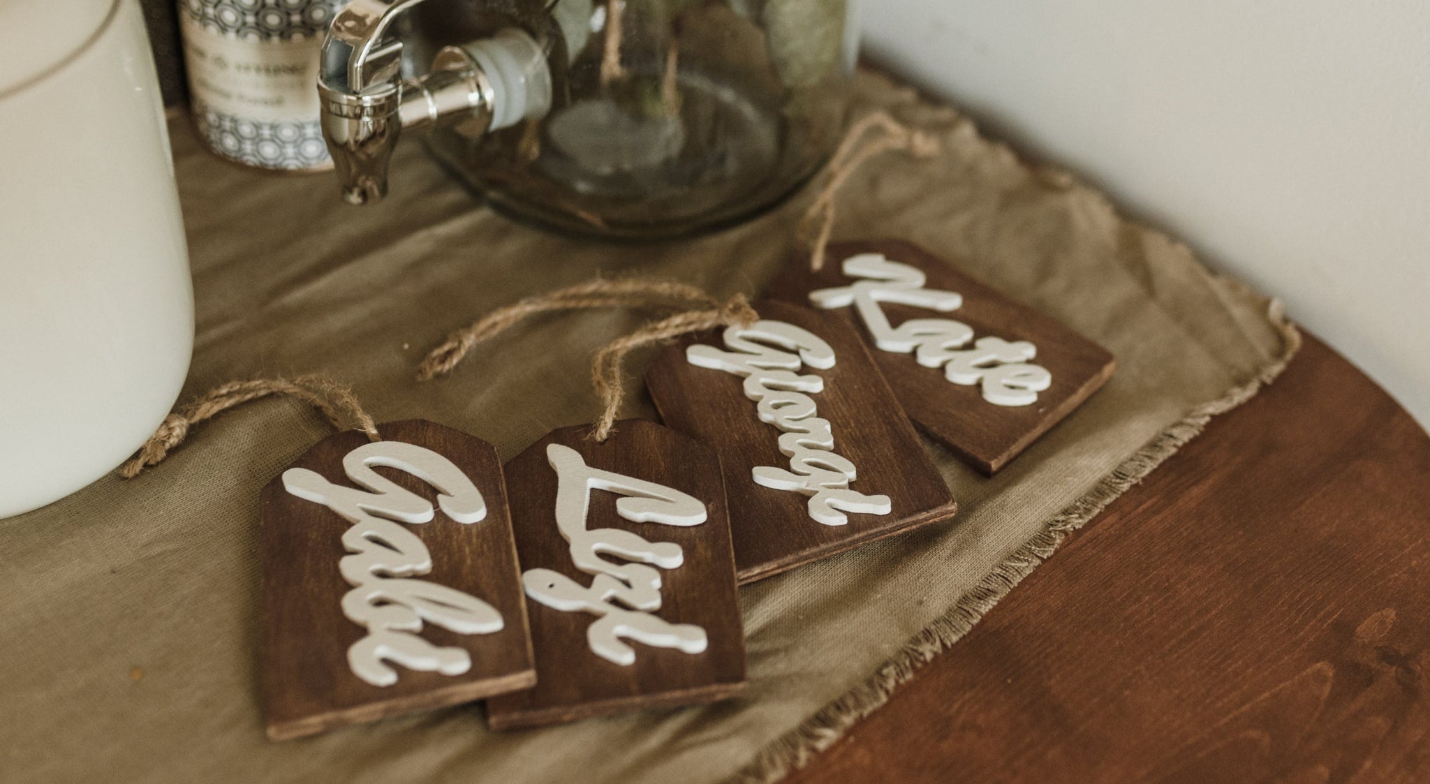 Edible name card holders