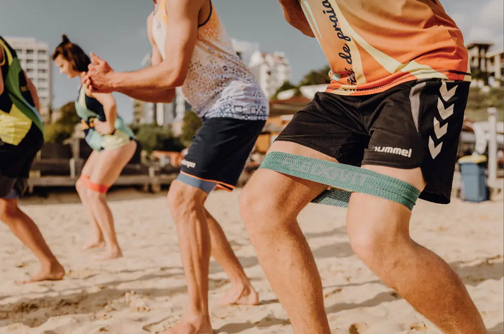 beachvolleyball-beintraining-beinuebungen-mit-baendern