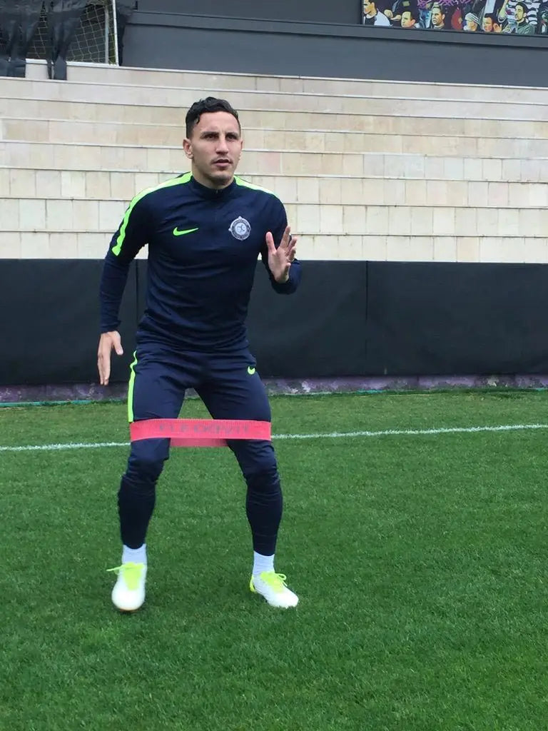 sprint-training-in-soccer-with-bands
