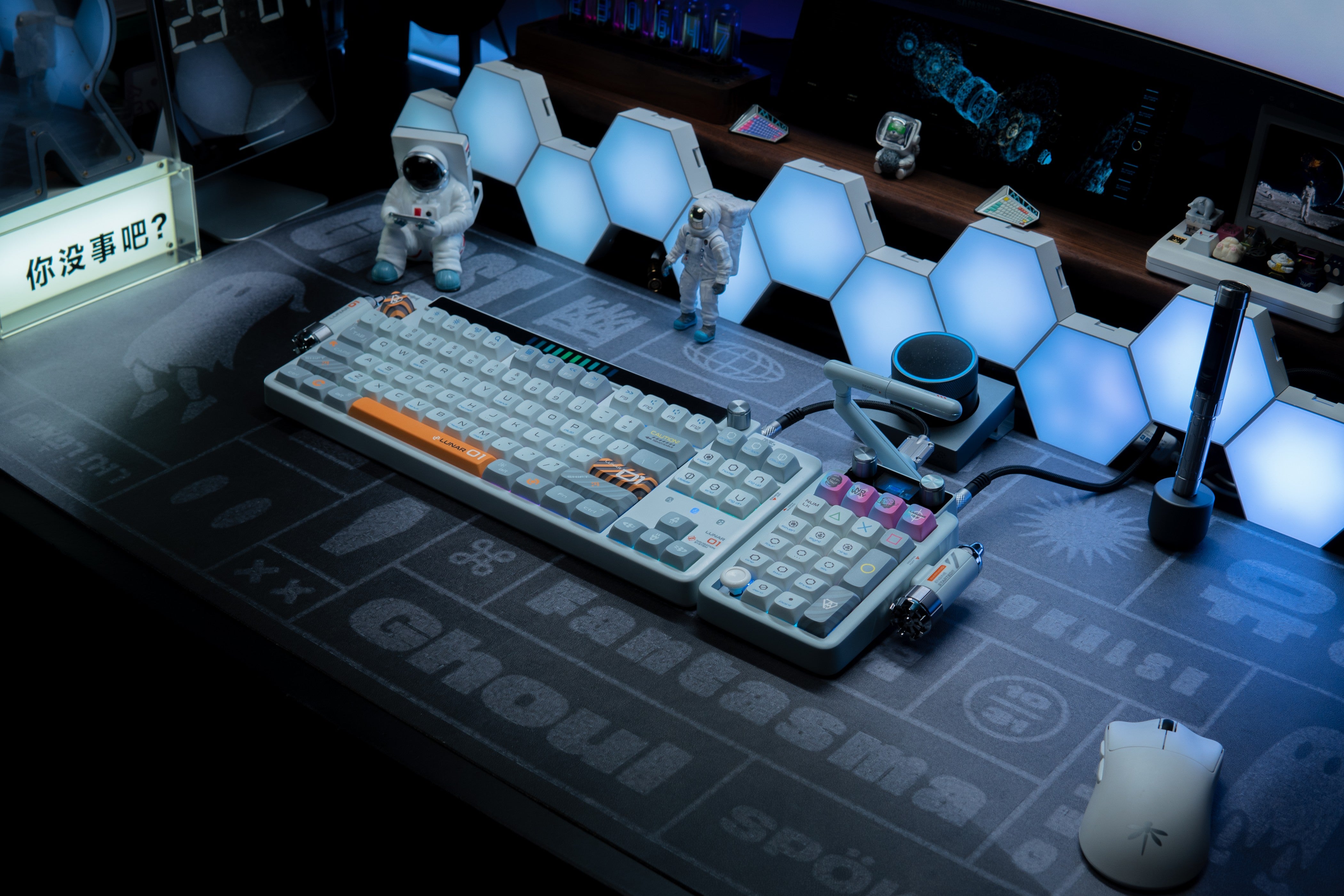 keysme lunar 01 spaceship custom wireless mechanical keyboard lunar white rocket ship fidget spinners.jpg__PID:a9cc395c-df8a-416b-889c-b2dbfd2b3fbd