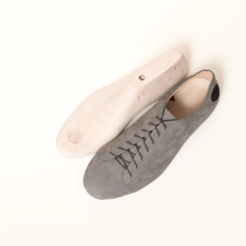 Top view of the Kitten Testicle Grey, handmade of soft nubuck 