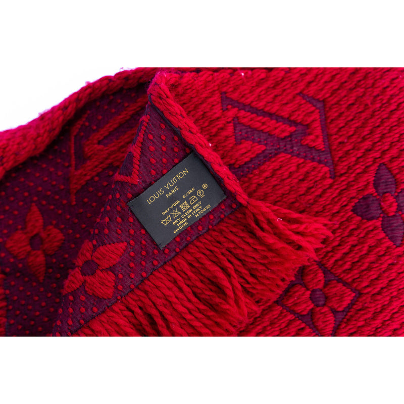 LOUIS VUITTON RED MONOGRAM WOOL SCARF. - Bukowskis