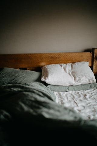A linen bed