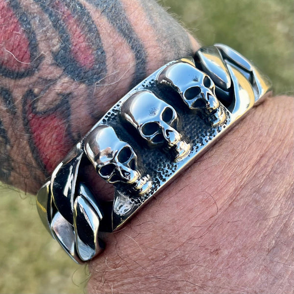 https://cdn.shopify.com/s/files/1/0665/1242/1088/files/sanity-steel-bracelet-brothers-grim-classic-silver-b128-39337293250784_600x.jpg?v=1698587790