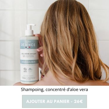 Shampoing Réjence sur l'épaule d'une fille de dos