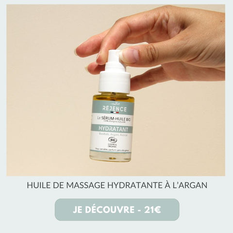 serum-hydratant-tenu-dans-une-main