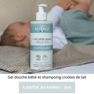 Shampoing réjence devant un bébé