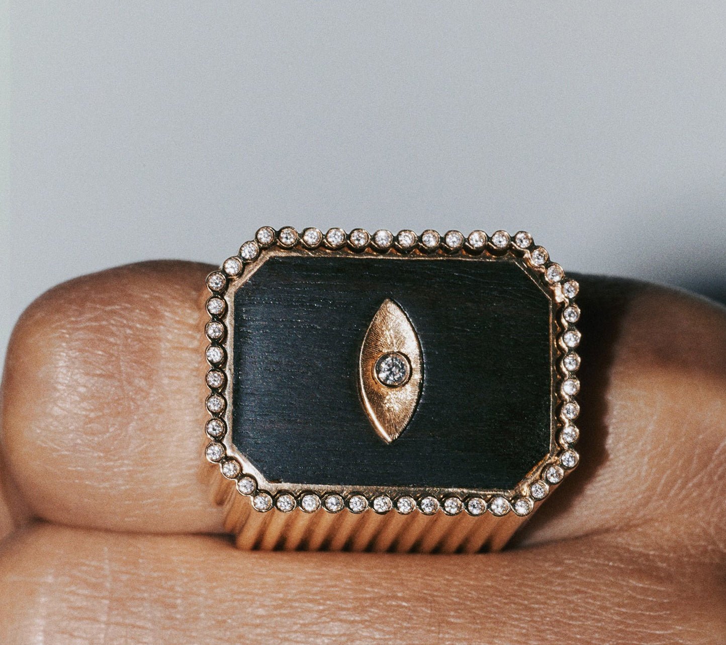 Ebony eye ring - Marie Lichtenberg