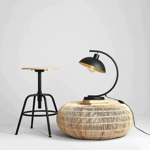 Lampe de table noire scandinave de la collection Espace
