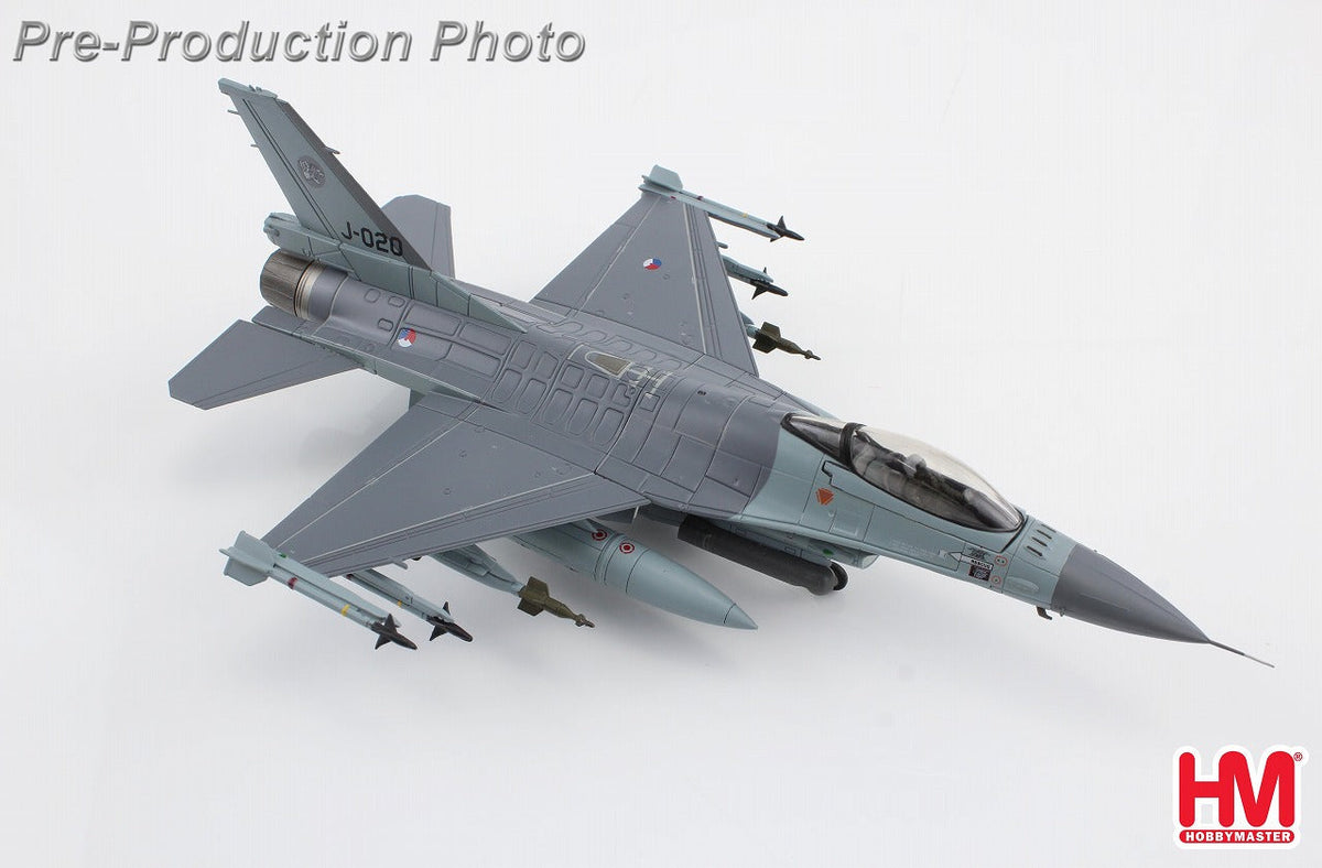 格安販売中 ホビーマスター スホーイ35 Su-35 ロシアンナイツ仕様 1/72 