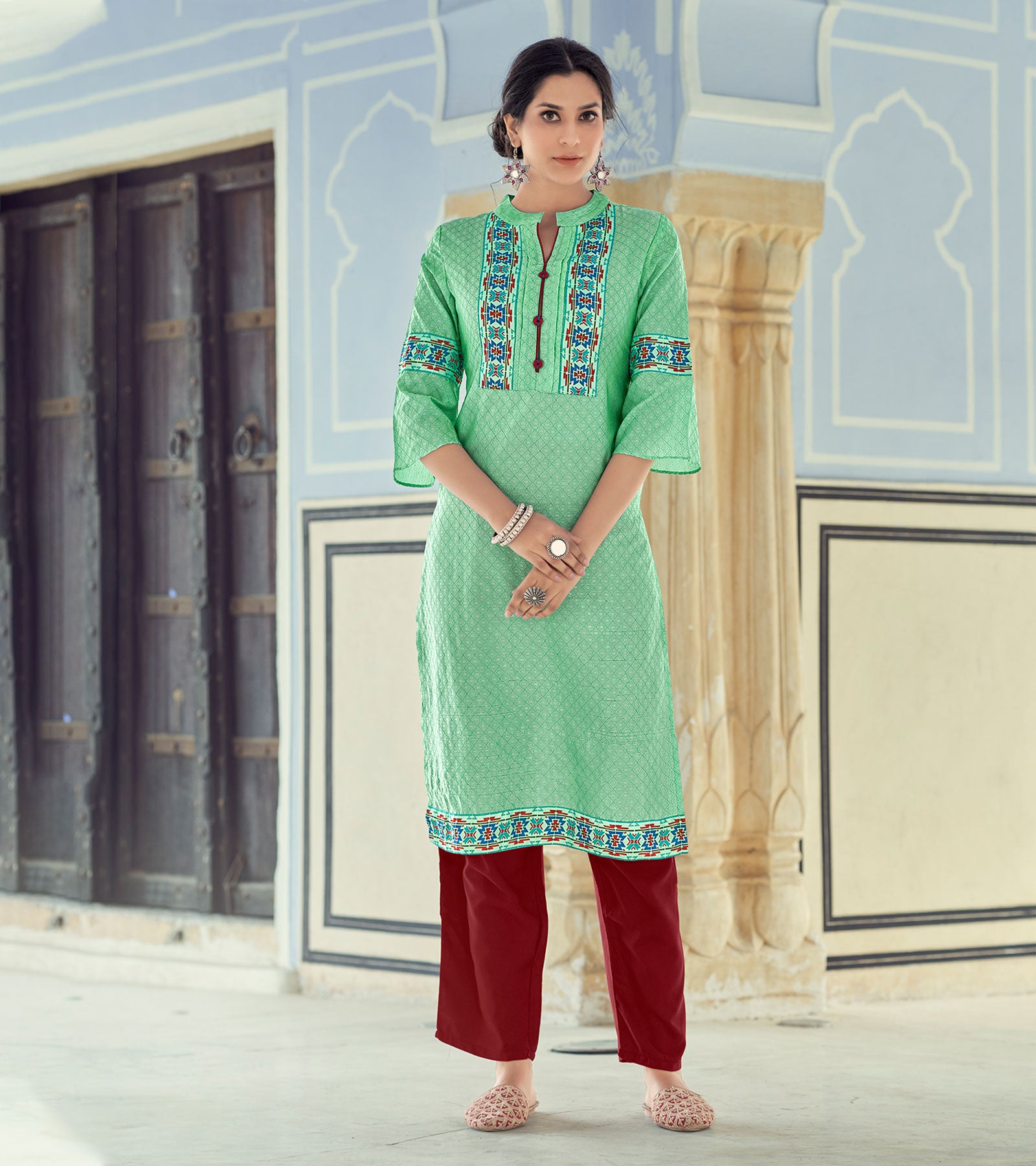 Pinterest | Ladies kurti design, Muslim fashion dress, Stylish suit