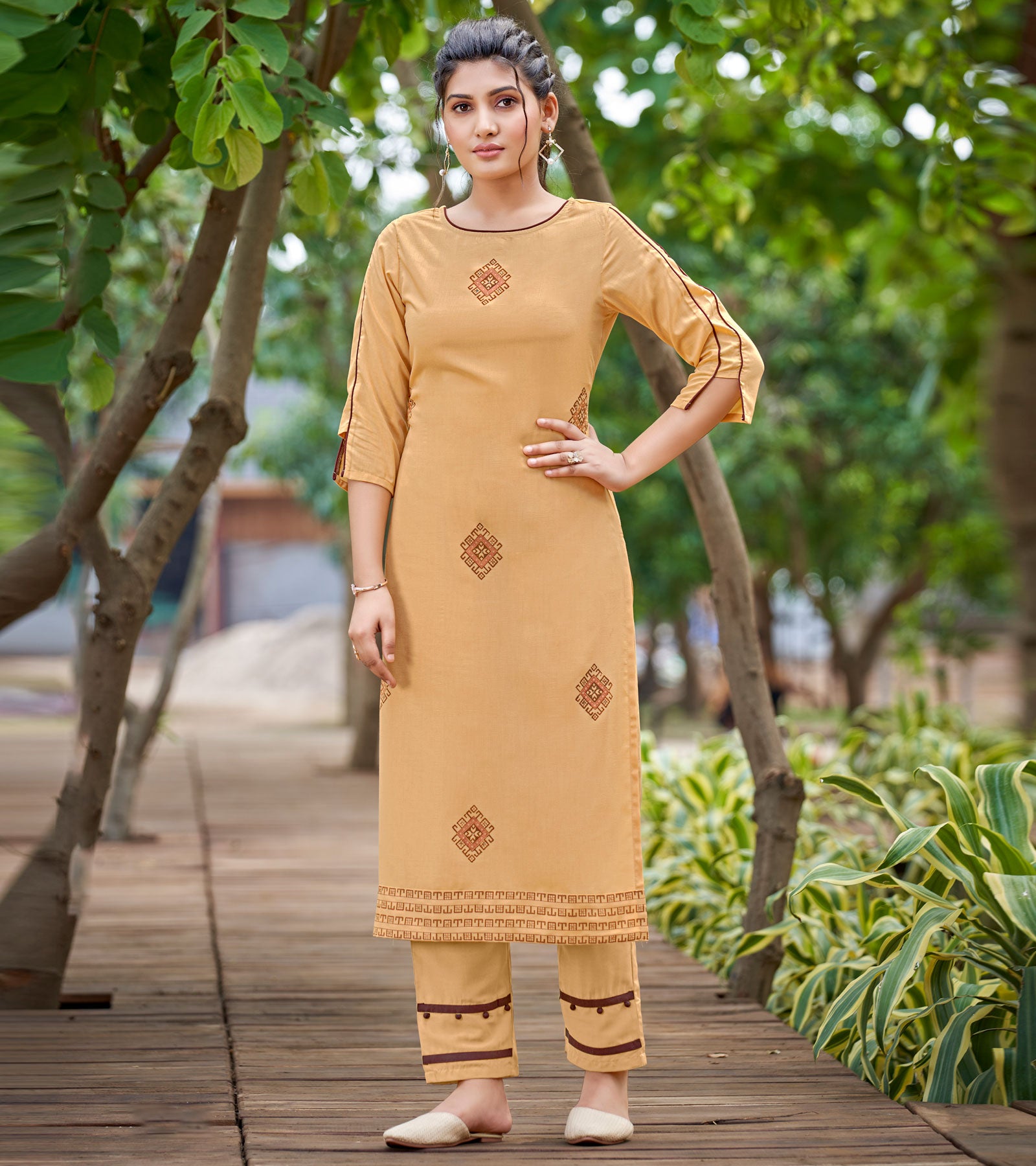 Laxmipati Carnival Muslin Multani brown Hand Print Straight Kurti With –  Laxmipati Sarees | Sale