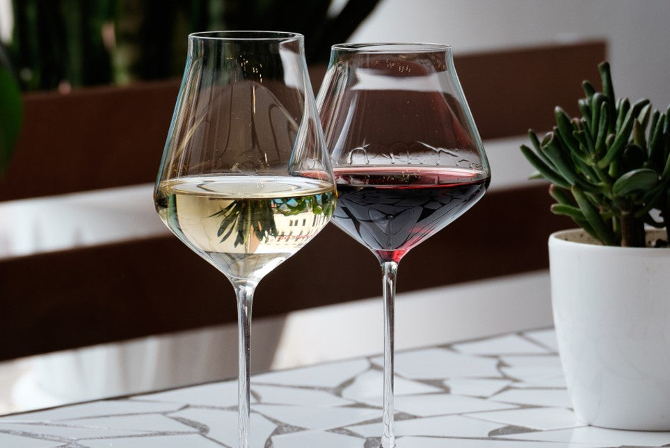 red and white wine in glass