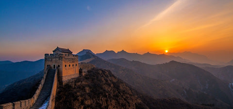 Kineski zid je niz drevnih utvrđenja i proteže se od stepa srednje Azije do Žutog mora. 