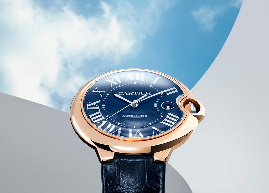 Cartier Ballon bleu, or rose avec ciel bleu sur fond - 10 meilleures montres Cartier pour l'investissement et le style - TAX HAVEN - TAXHVN.COM