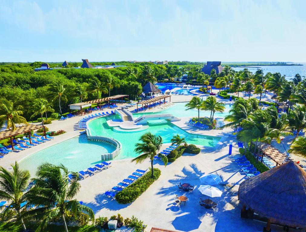 BlueBay Grand Esmeralda All Inclusive - Best All Inclusive Resorts For Families PLAYA DEL CARMEN (With Water parks)