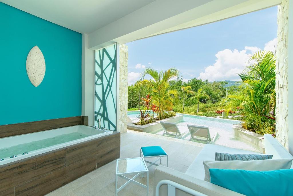 Breathless Montego Bay  - Best all inclusive resort swim up room jamaica - GRANDGOLDMAN.COM