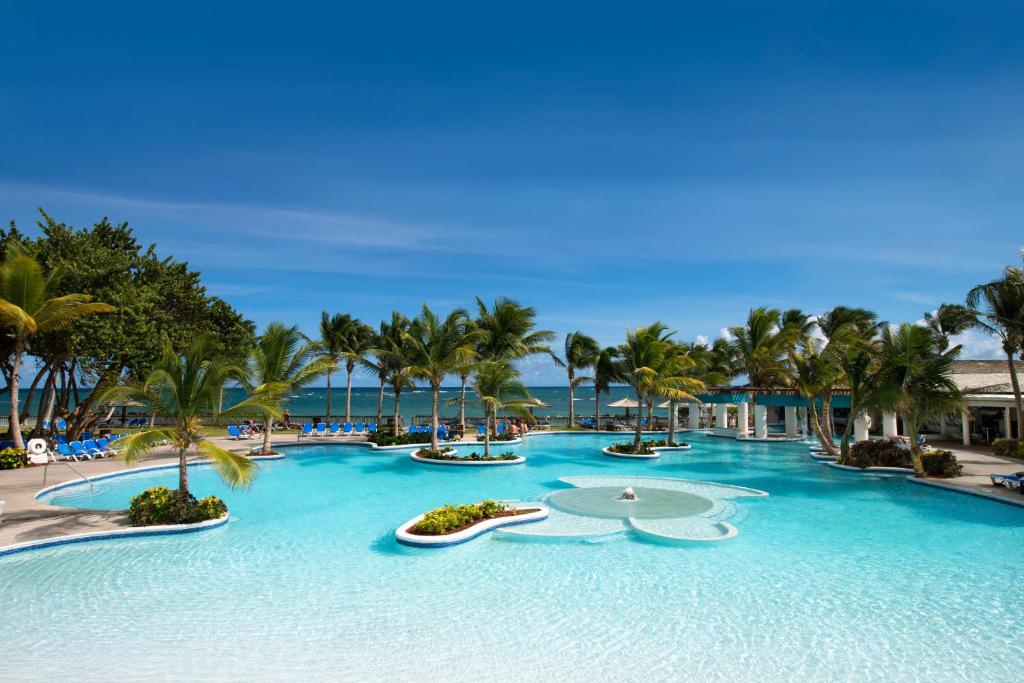 Coconut Bay Beach Resort & Spa - Best caribbean all inclusive resorts for families - grandgoldman.com