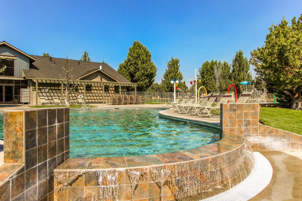 Eagle Crest Resort Cabin, Redmond - meilleurs complexes hôteliers tout compris de l'Oregon - GRANDGOLDMAN.COM