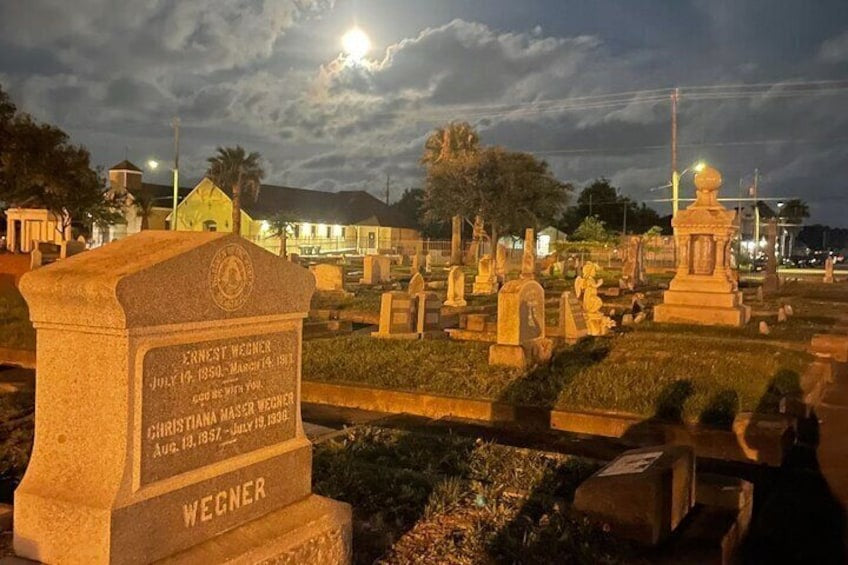 Visite à pied du cimetière hanté de Galveston - Les meilleures choses à faire à Texas City - GRANDGOLDMAN.COM