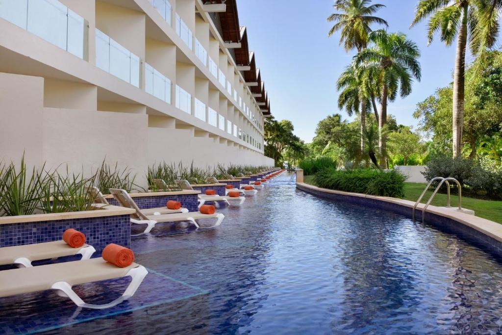 14. Hilton La Romana Resort & Spa - Adultes seulement - Meilleurs complexes hôteliers tout compris à Punta Cana avec chambres avec accès à la piscine - GRANDGOLDMAN.COM